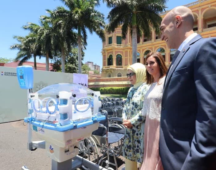 Primera Dama turca entrega aportes para Salud