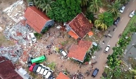 Tsunami deja como saldo más de 200 muertos en Indonesia