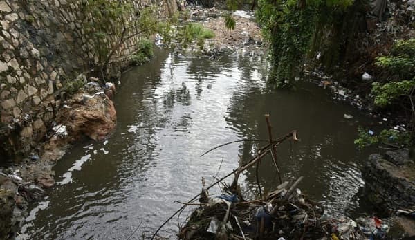 Niño pierde la vida tras caer a una zanja