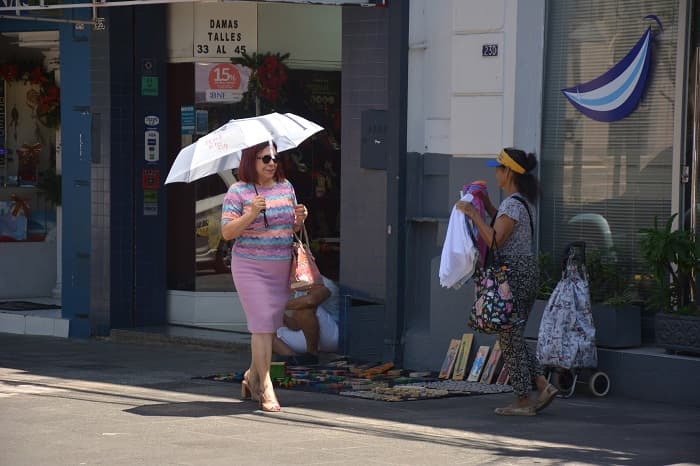 Lunes caluroso pero con lluvias