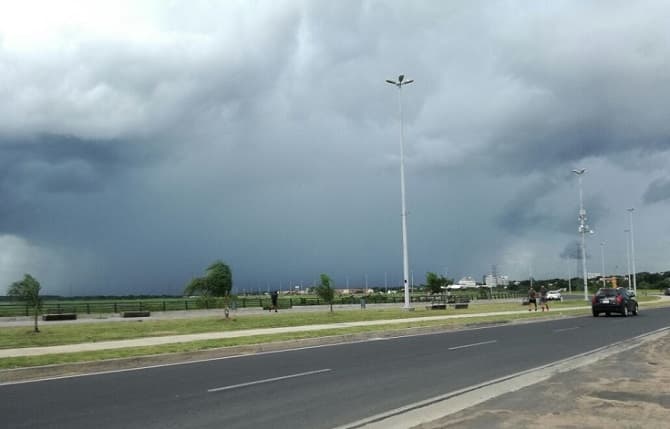 Emiten alerta por lluvias y tormentas para 13 departamentos