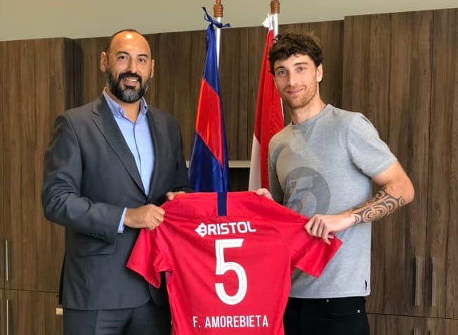 Cerro asegura un lateral y presenta a Amorebieta