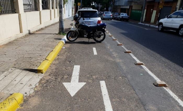 Estas son las multas por estacionar en la bicisenda de Iturbe