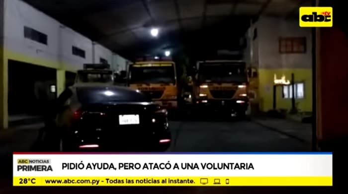 Hombre ataca a voluntaria en estación de bomberos