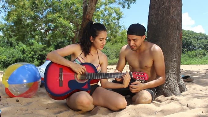 Jóvenes presentan la versión paraguaya de la música Calma