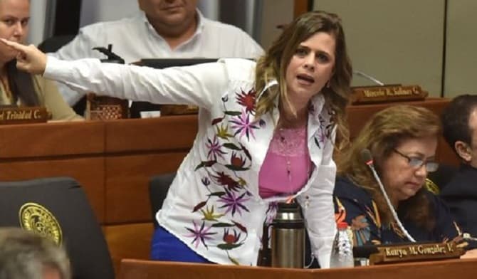 Amenazan con expulsar a Kattya González del Senado
