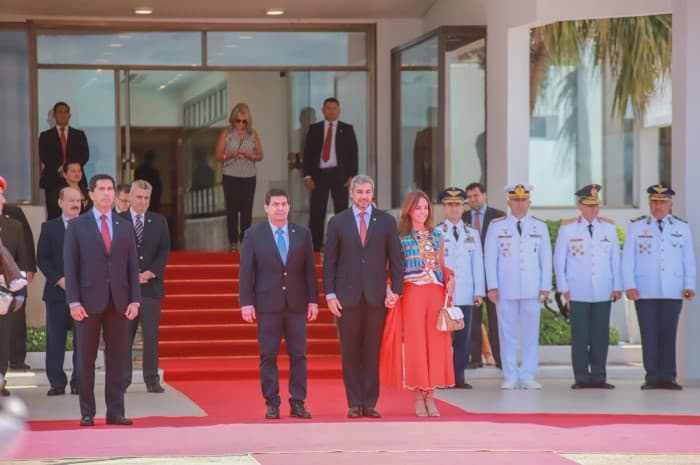Abdo Benítez viaja para reunirse con líderes mundiales en Davos