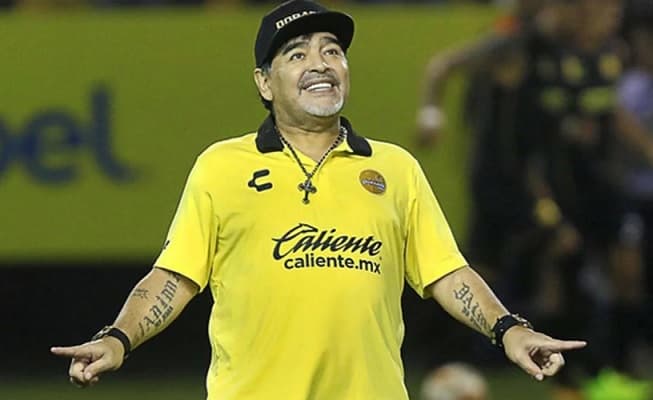 Internan a Maradona a causa de un sangrado