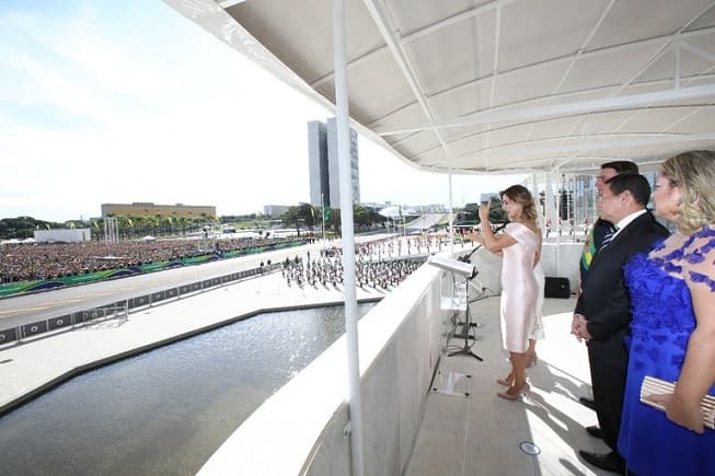 Primera Dama de Brasil: 25 años menor que Bolsonaro y activista evangélica