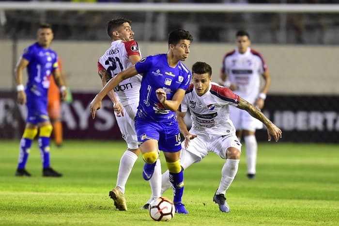 Nacional cae goleado en su debut internacional