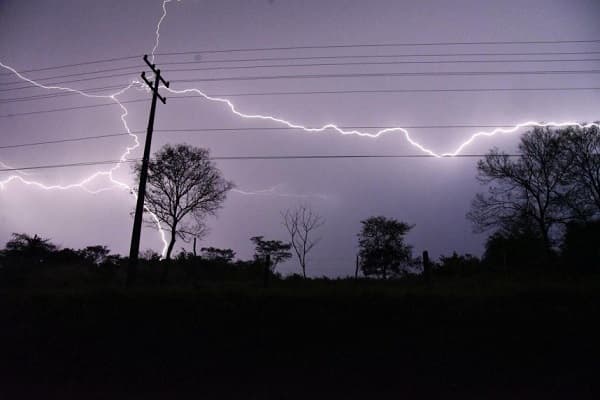 Adolescente falleces tras ser alcanzada por un rayo