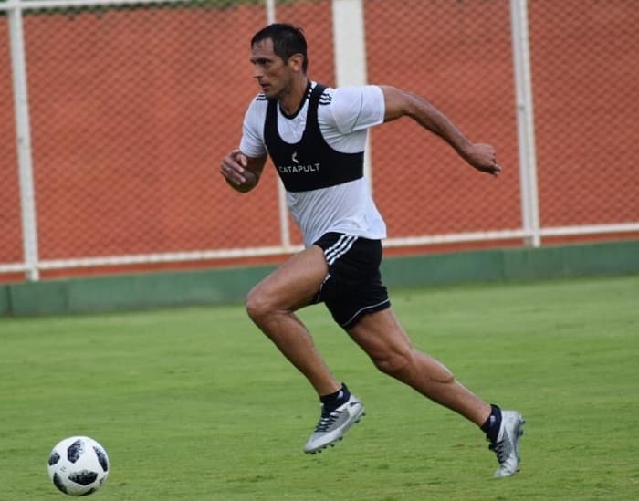 Santa Cruz rechazó USD 14 millones para seguir en Olimpia, revelan