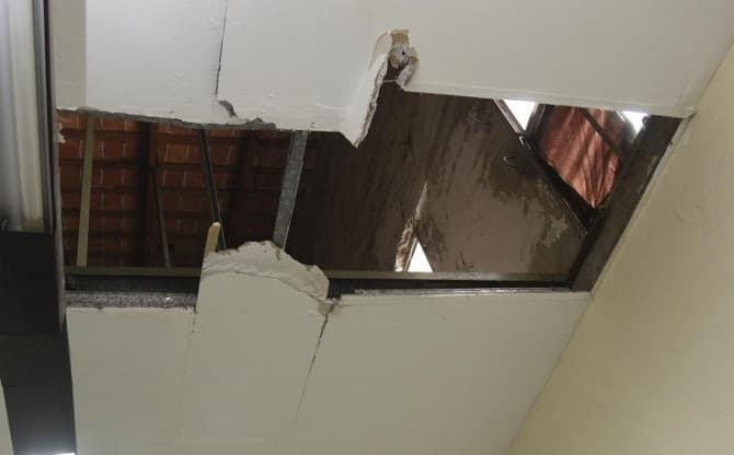 Dos lesionados en desprendimiento de techo en el Congreso