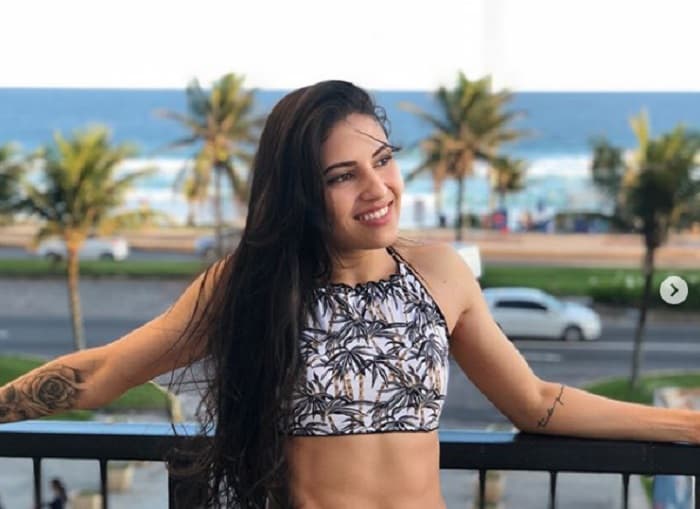 Luchadora muele a golpes a hombre que intentó asaltarla