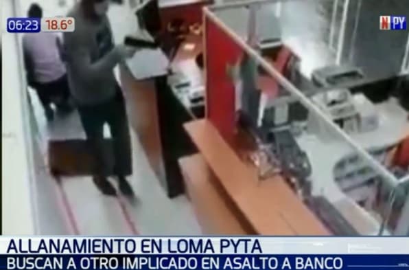 Asalto en banco: Cajero delatado brinda su versión