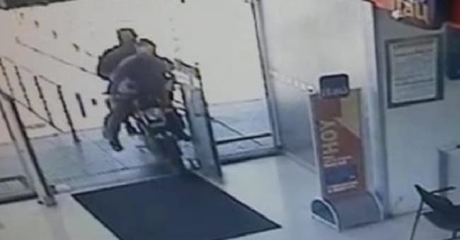 Asaltantes se llevan G. 350 millones de local bancario