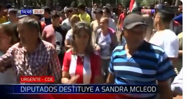 Esteños celebran destitución de Sandra McLeod