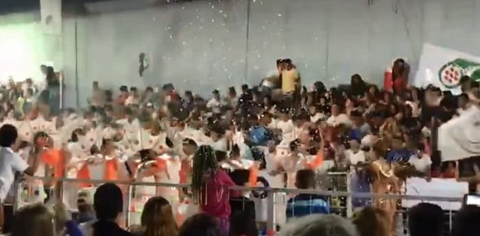 Decenas de heridos en colapso de gradería en carnaval
