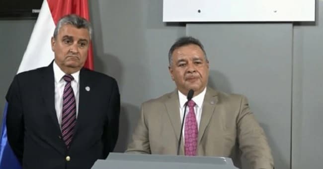 Ministro demanda a hermana de Arrom