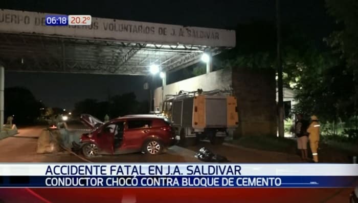 Conductor muere tras chocar contra bloque de cemento