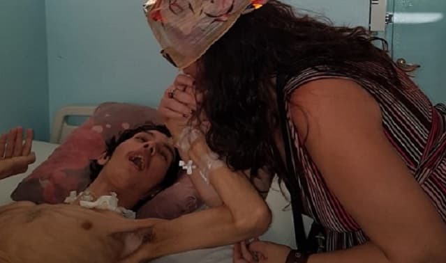 Madre clama asistencia para su hijo