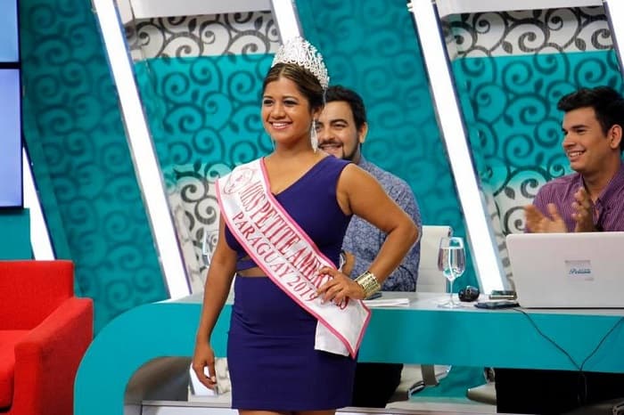 Periodista habla de una enfermedad "tabú" en su primera novela