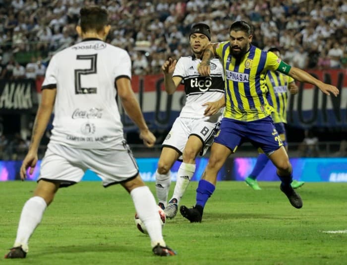 Olimpia vence y es único puntero