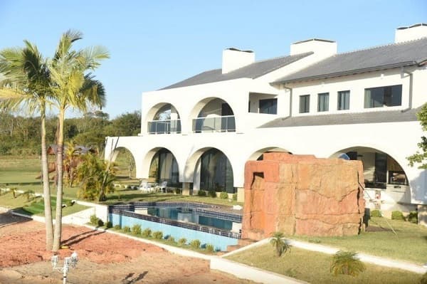 Revelan quién maneja quinta de Cucho y hasta sus referencias comerciales