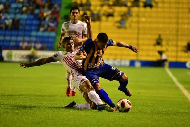 El Rayadito saca provecho de un endeble Chanchón