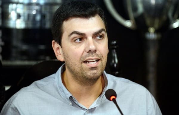 Trovato desmonta “pruebas” y dispara contra medio