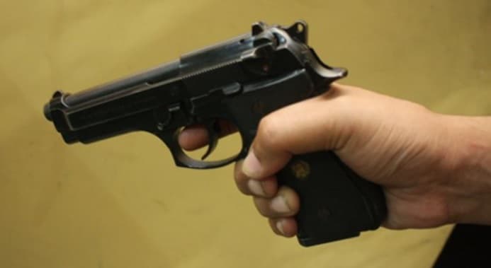 Ejecutan a hombre en su cama durante asalto