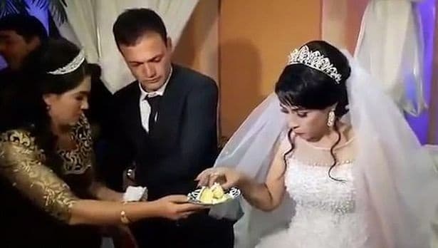 Novio golpea a su pareja en plena celebración de su boda