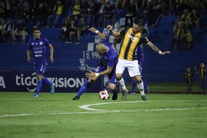 Guaraní golea y es escolta del puntero