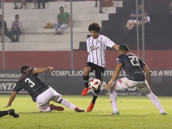 Libertad se hace fuerte en su casa y derrota a San Lorenzo