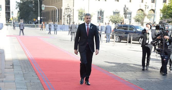 Presidente minimiza críticas y anuncia nuevas leyes