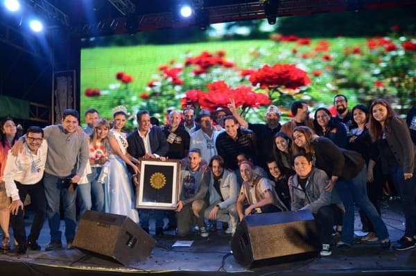 Nestor Ló y Los caminantes ganan el ñandutí de oro en Itauguá