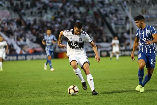 Olimpia saca un empate en Argentina