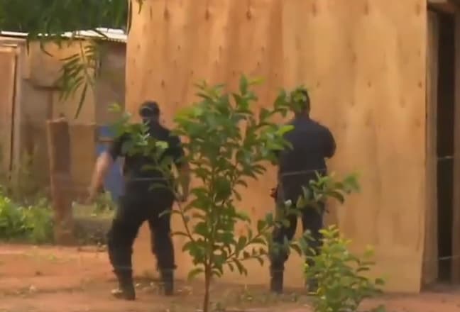 Payasada policial durante desalojo