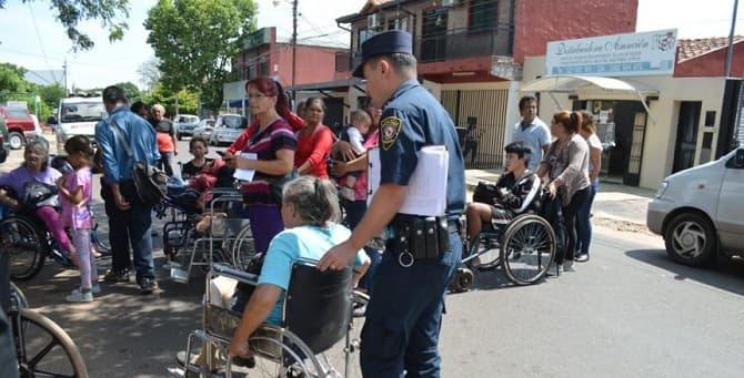 Hombre muere en protesta frente a Senadis