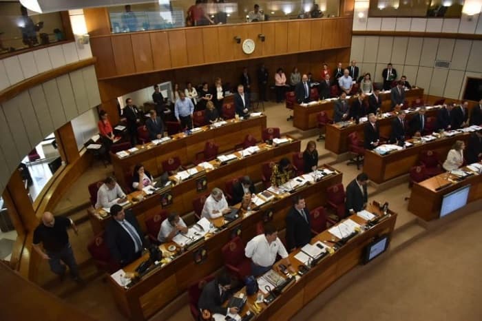 Nuevo escándalo en primera sesión del Senado