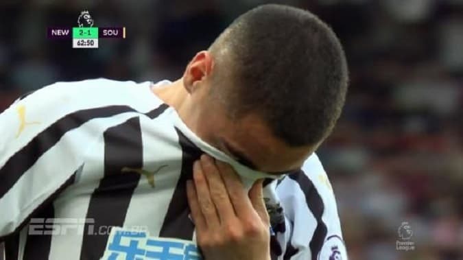 Miguel Almirón sufre lesión durante partido de Premier League