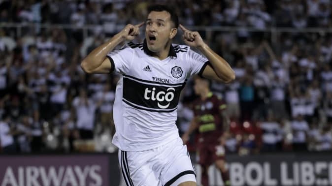 El Decano gana y se acerca a octavos