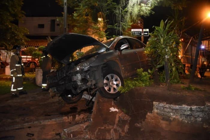 Joven ebrio choca contra catedral de  San Lorenzo