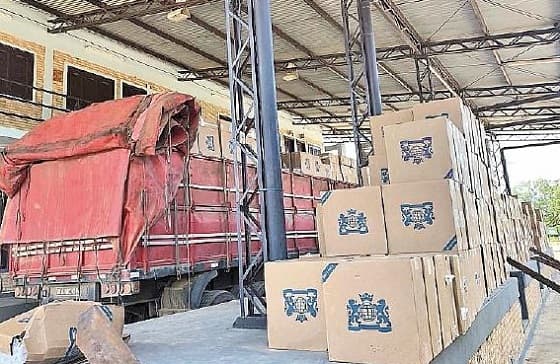 Fiscal devuelve carga de cigarrillos retenidos con despachos falsos