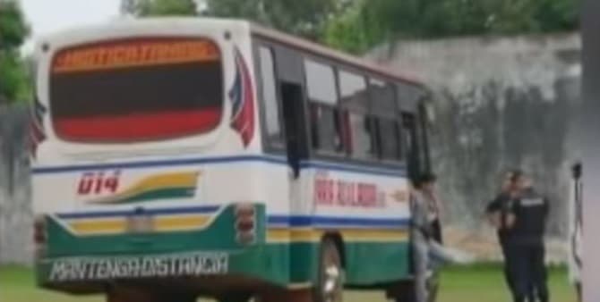 Detienen a choferes acusados de manosear a niños de escuela de fútbol