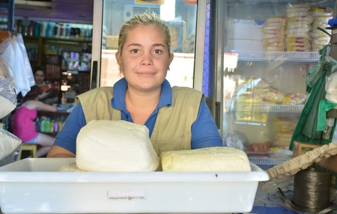 Comerciantes del Abasto bajan precios en Semana Santa