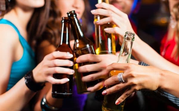 El alcohol: 10 datos sobre la droga legal que más afecta a los jóvenes