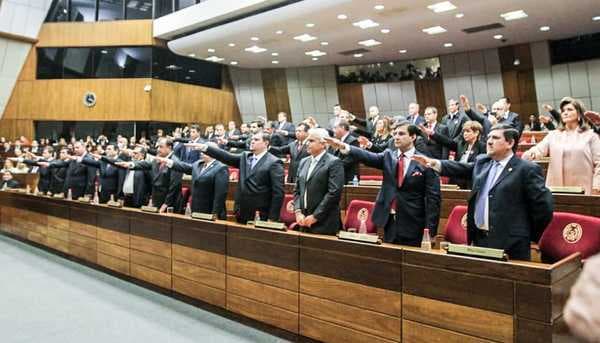 Estos son los 10 políticos más polémicos