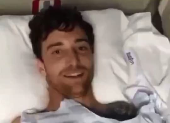 Amorebieta sufre fracturas, pero envía mensaje tranquilizador