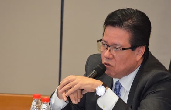 Contralor se defiende y niega bienes